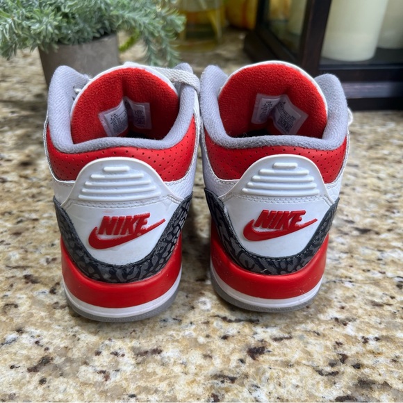 Air Jordan 3 Retro Fire Red 2022 Sneakers 2.5Y - Picture 8 of 9
